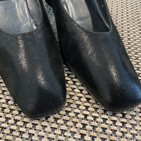 Stuart Weitzman Heels Black Textured Size 9 - Picture 8 of 8